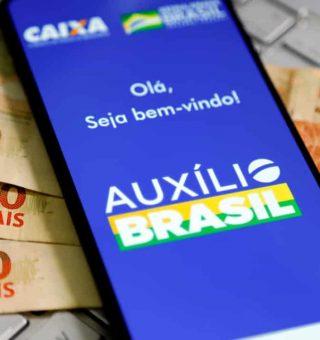 AUXÍLIO BRASIL de R$ 2.500: novo GOLPE pode ROUBAR o seu BENEFÍCIO; veja como se PROTEGER
