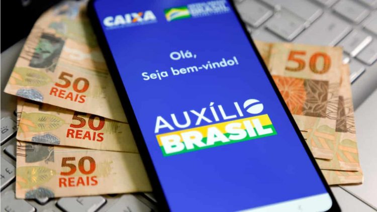 AUXÍLIO BRASIL de R$ 2.500: novo GOLPE pode ROUBAR o seu BENEFÍCIO; veja como se PROTEGER