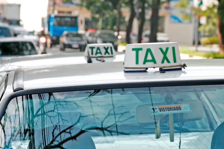 Governo divulga as regras do AUXÍLIO TAXISTA; veja quem pode receber