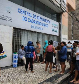 No Recife, população cobra pelo auxílio emergencial das chuvas; entenda
