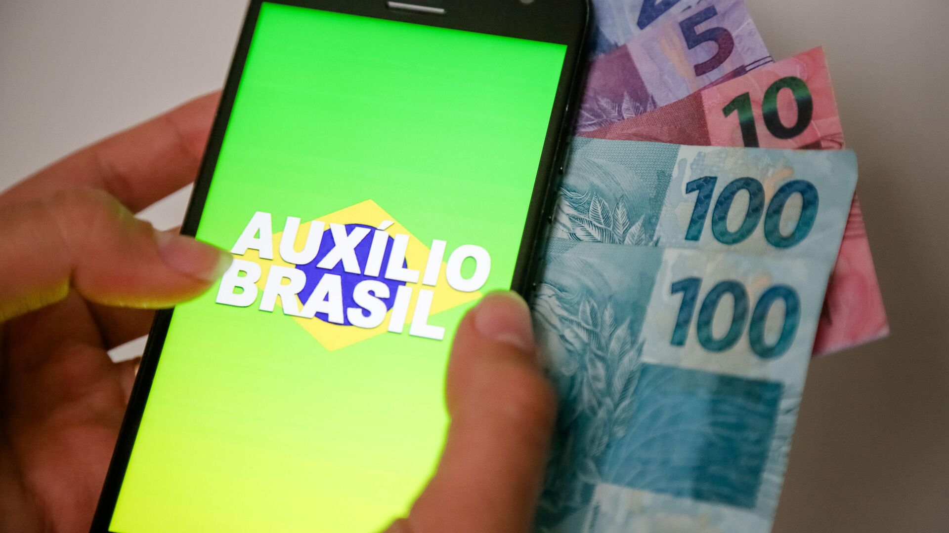 AUXÍLIO BRASIL de R$ 600 em 2023: quais regras precisam ser cumpridas para manter o benefício?
