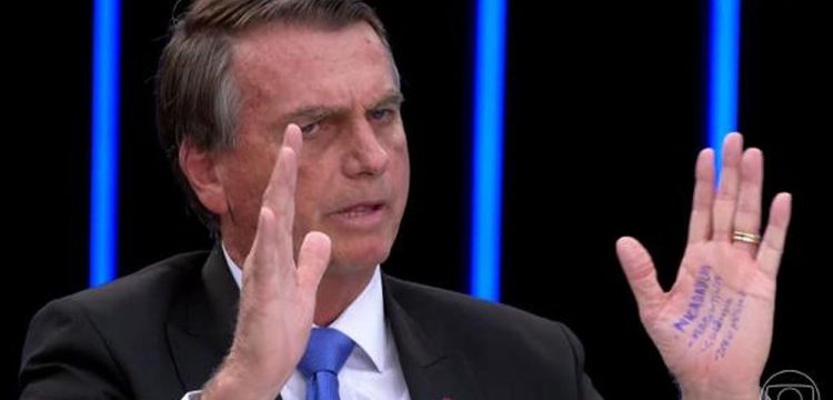 Eleições 2022: entenda o que estava escrito na mão de BOLSONARO durante sabatina no Jornal Nacional