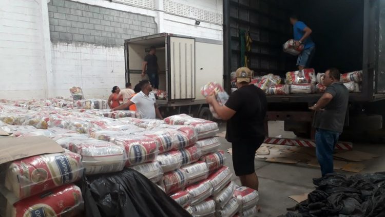 Governo Federal passa a DISTRIBUIR CESTAS BÁSICAS para população vulnerável; veja quem recebe