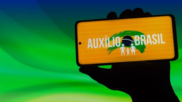 AUXÍLIO BRASIL: governo determina PRAZO MÁXIMO para saque do benefício
