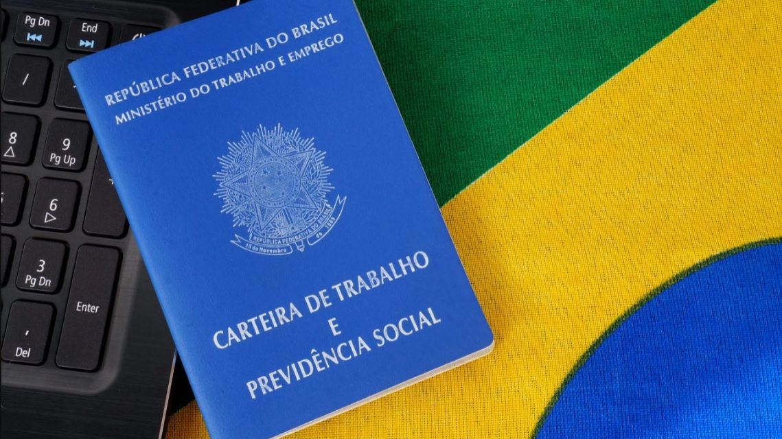 ESTES deputados receberam MULTA por terem trabalhadores sem CLT, FGTS e folga