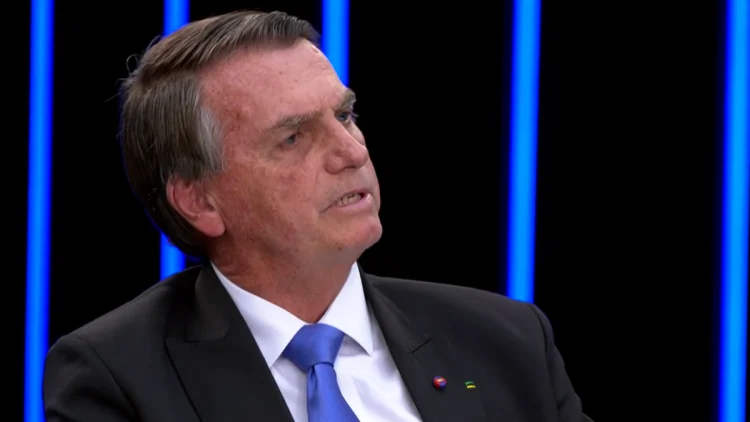 Vaquinha arrecada PIX para ajudar BOLSONARO a pagar processos; confira valor devido