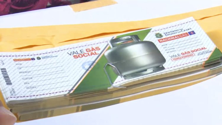 Governo confirma mais 2 PAGAMENTOS do VALE-GÁS de R$ 110. Veja os calendários