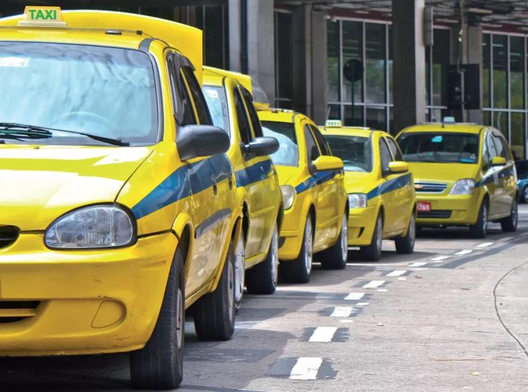 AUXÍLIO TAXISTA de R$ 1 MIL começa a ser pago NESTA semana. Veja quem recebe