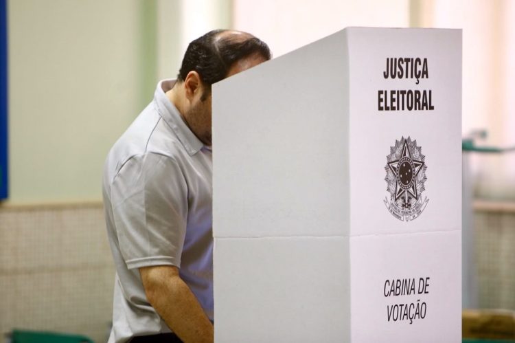 Entenda a ordem e a quantidade de candidatos que você precisa votar em 2022