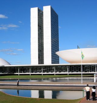 Eleições: Porque existem deputados estaduais e federais? Qual a função de cada um?