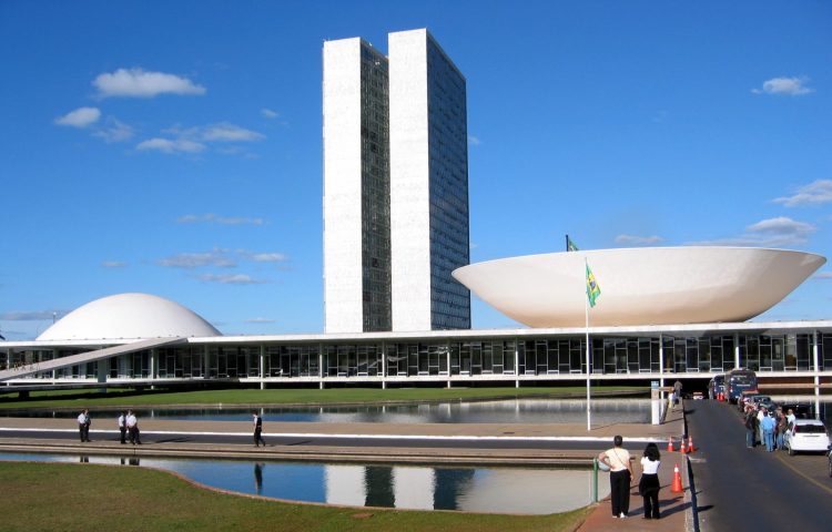 Eleições: Porque existem deputados estaduais e federais? Qual a função de cada um?