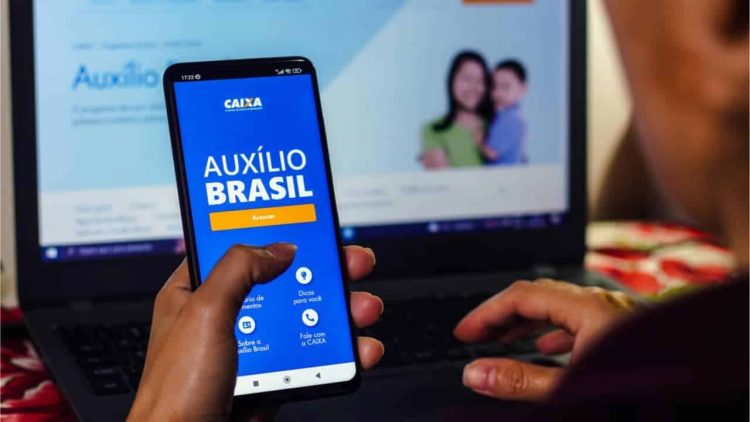 Empréstimo CONSIGNADO pelo AUXÍLIO BRASIL deve ser CANCELADO