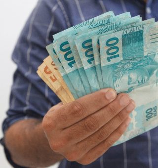 Bolsonaro sanciona EMPRÉSTIMO de R$ 4,5 mil pelo CAIXA TEM. Saiba como solicitar