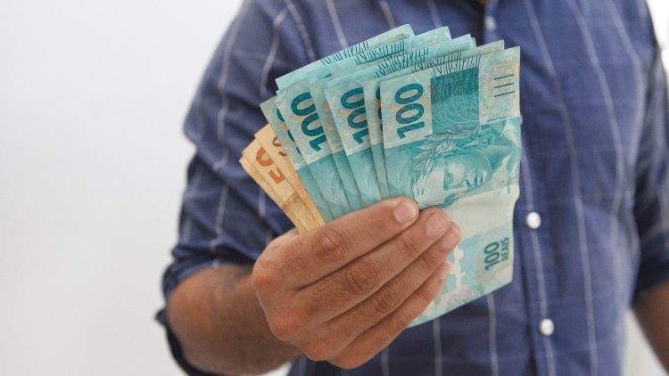 Bolsonaro sanciona EMPRÉSTIMO de R$ 4,5 mil pelo CAIXA TEM. Saiba como solicitar