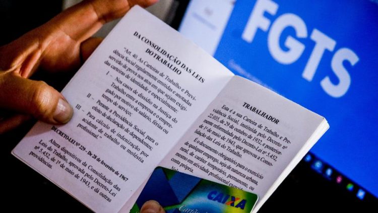 Vai se aposentar e não sabe como sacar o FGTS? Te mostramos o passo a passo