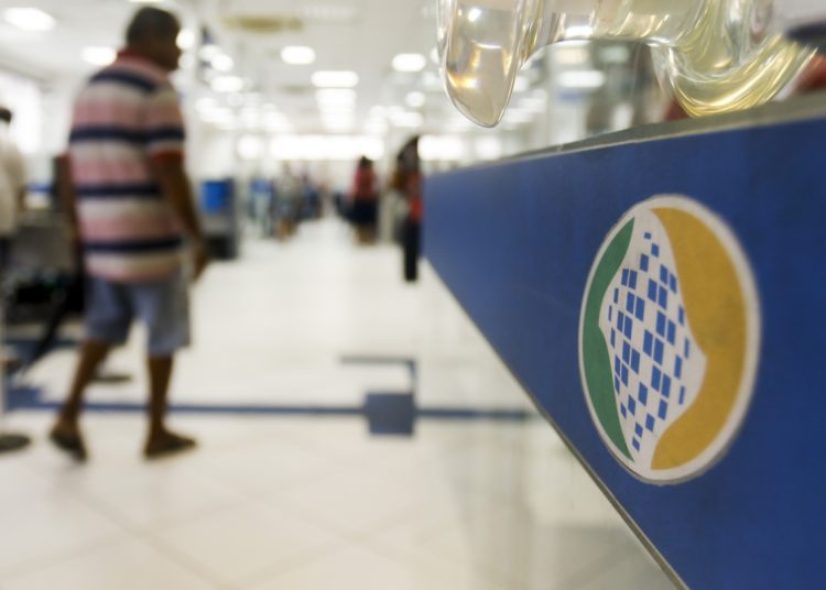Fila de espera do INSS pode chegar a um ano; saiba o que fazer para agilizar aprovação do benefício