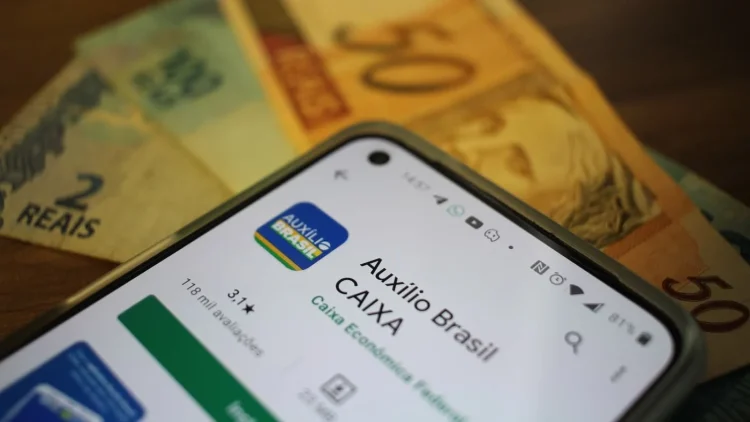 CONSIGNADO pelo AUXÍLIO BRASIL começa em SETEMBRO. Saiba tudo para solicitar o crédito