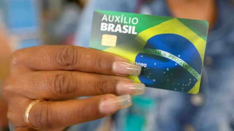 Auxílio Brasil: como funciona o novo cartão? Quais as novidades?