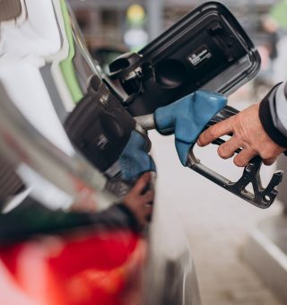 Preço dos combustíveis deve ter NOVA QUEDA diante do planejamento do Governo