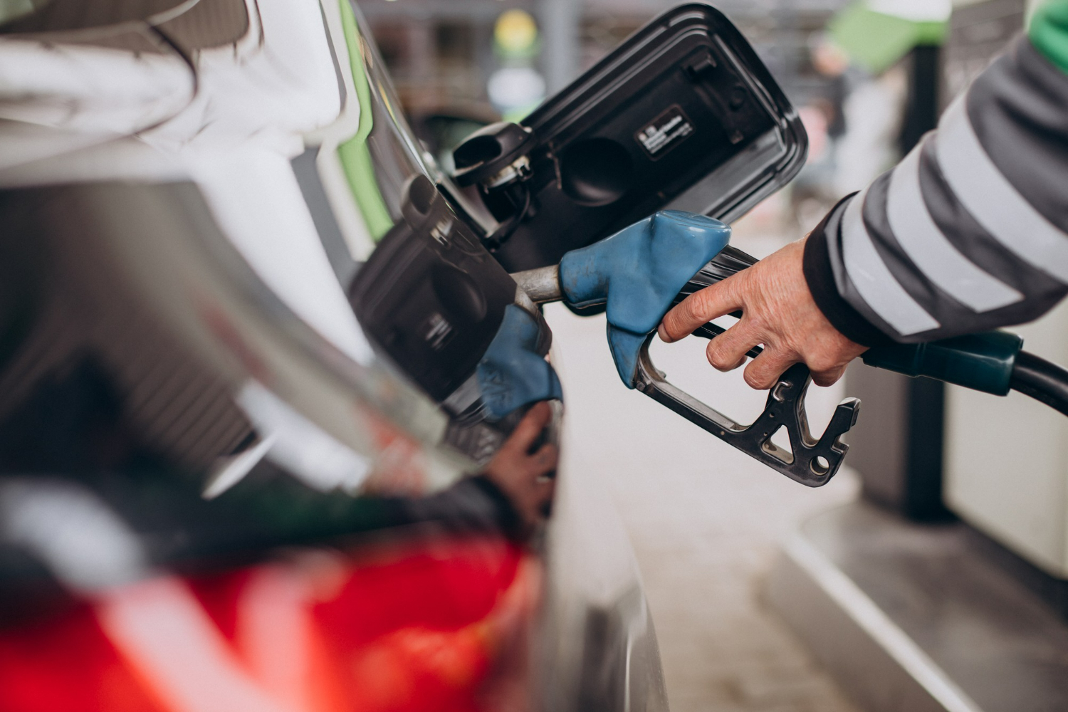 Preço dos combustíveis deve ter NOVA QUEDA diante do planejamento do Governo