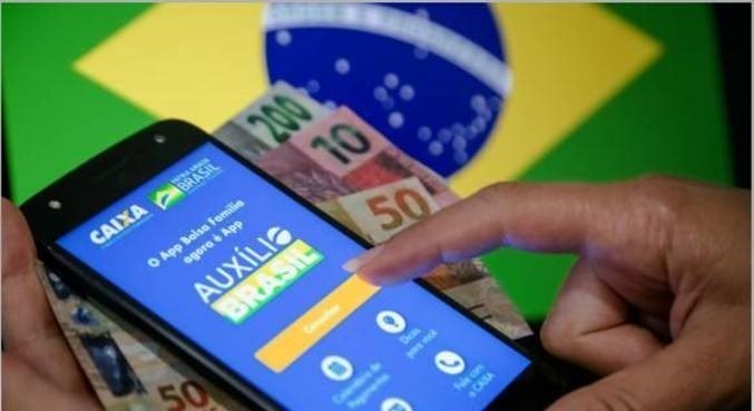 AUXÍLIO BRASIL: saiba o que fazer para RECEBER R$ 720 em AGOSTO