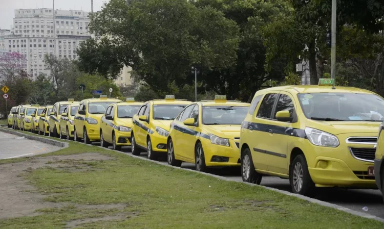 TAXISTAS têm até o FIM DO DIA para concluírem seus cadastros no AUXÍLIO R$1 mil; veja como