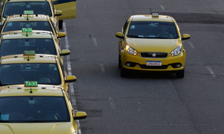 AUXÍLIO TAXISTA: acompanhe o calendário de PAGAMENTOS e consulte se seu valor foi APROVADO