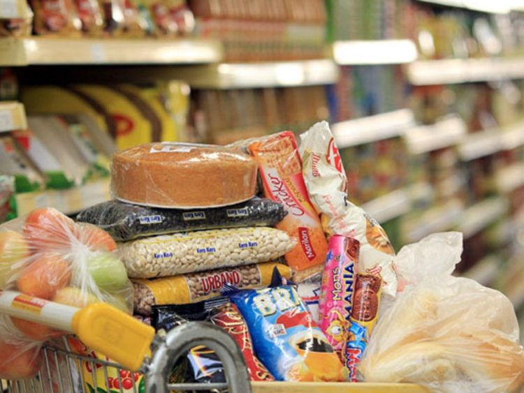 Aumento das queimadas pode reajustar valor da cesta básica nos supermercados; entenda relação