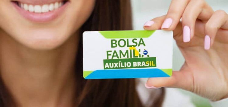 AUXÍLIO BRASIL: entenda porque o programa virou pauta central nas ELEIÇÕES e quais os desafios de geri-lo