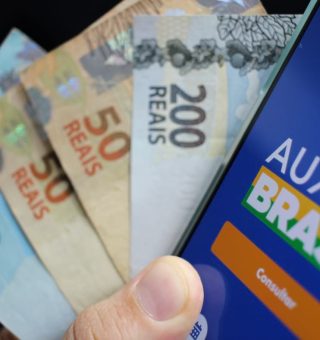 AUXÍLIO BRASIL: só a Caixa fornece o empréstimo? Onde posso solicitar? Veja os detalhes