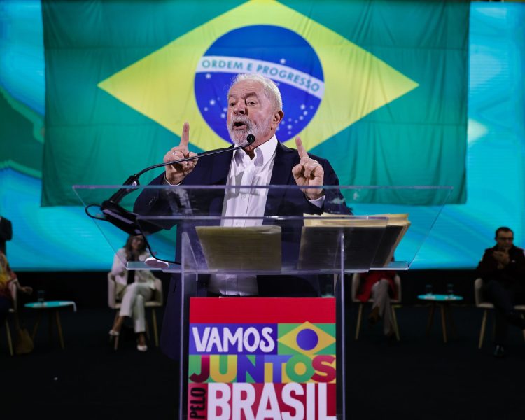 Pesquisa aponta QUAL candidato tem mais chances de MANTER o AUXÍLIO BRASIL em 2023