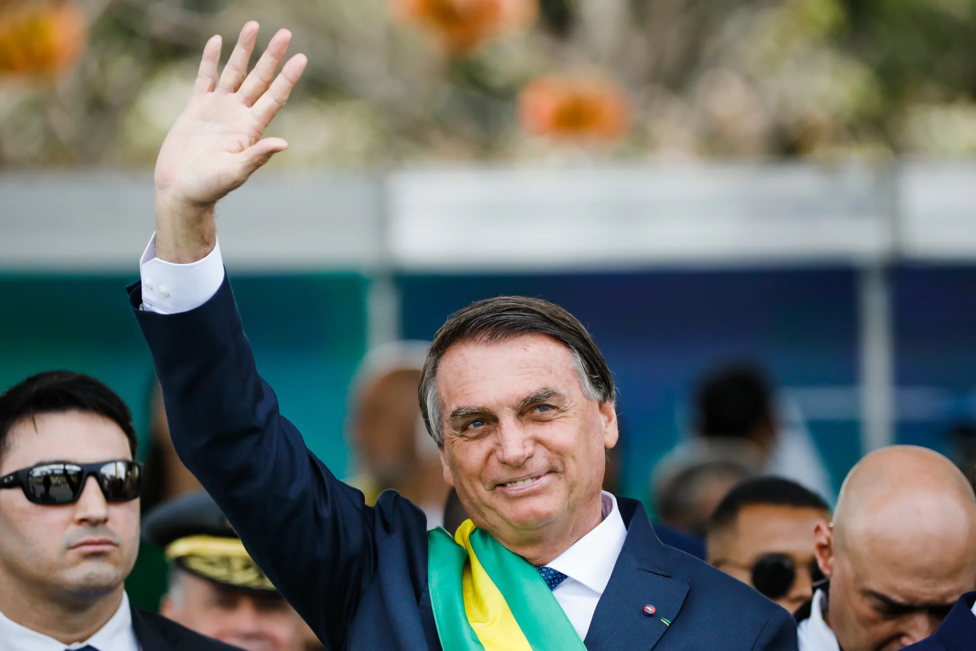 Bolsonaro recebe R$ 190 MIL em PIX de R$ 1,00 pago por seus ELEITORES. Entenda o caso