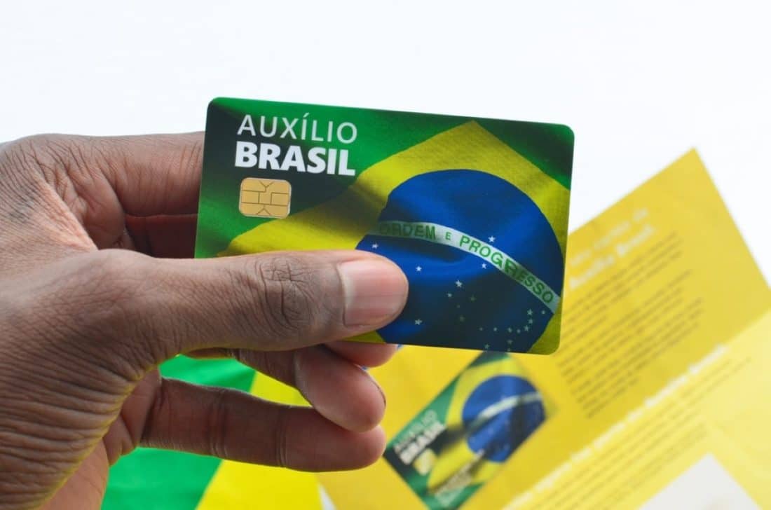 AUXÍLIO BRASIL: governo abre INSCRIÇÕES para 800 mil pessoas. Saiba como se candidatar