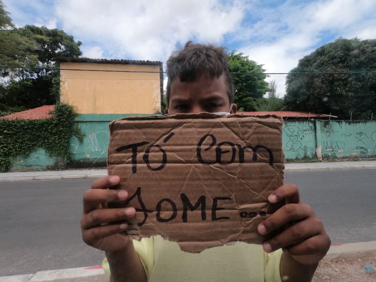 Porque ainda há fome no governo do AUXÍLIO BRASIL? Especialistas apontam as FALHAS do projeto