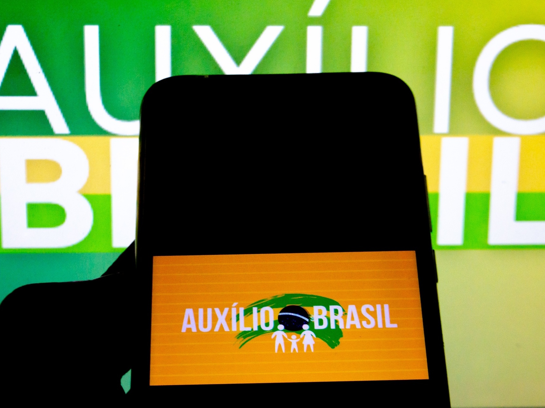CAIXA confirma 5 novos pagamentos do AUXÍLIO BRASIL. Veja os calendários