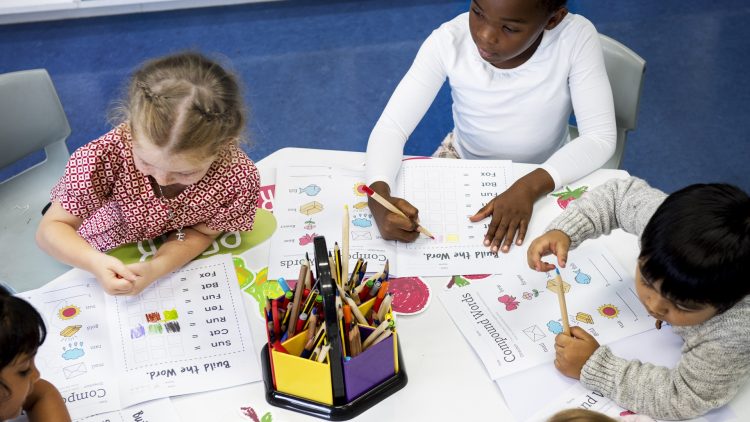 Governo é obrigado a oferecer vagas em creches e pré-escola. Saiba quem tem direito