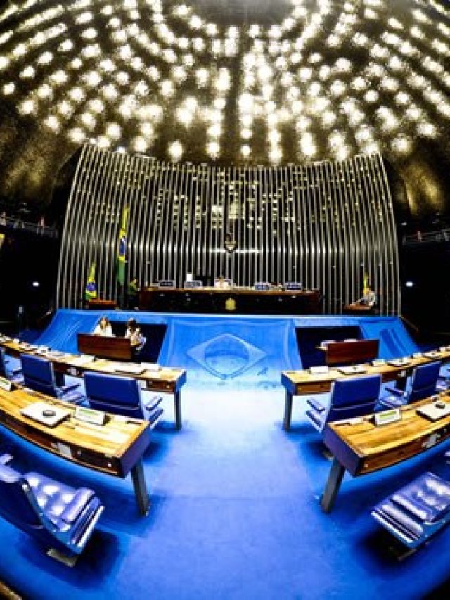 cropped-deputados-e-senadores.jpg