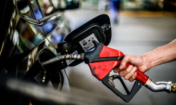Reajuste no preço da GASOLINA. Veja onde o combustível está abaixo de R$ 5,00