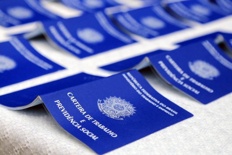 Você sabia que pode SACAR seu FGTS estando de carteira assinada? Veja as possibilidades