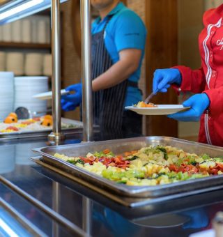 Auxílio Alimentação de R$ 150 está liberado para alunos da rede pública ; veja como sacar