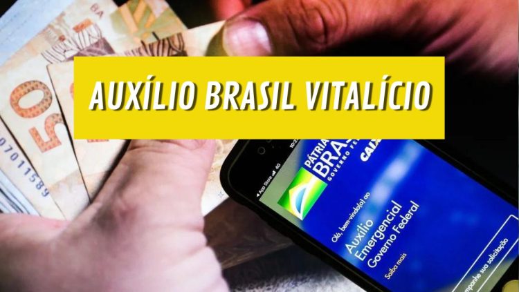 AUXÍLIO BRASIL vitalício? Entenda a proposta anunciada por BOLSONARO em debate na Band