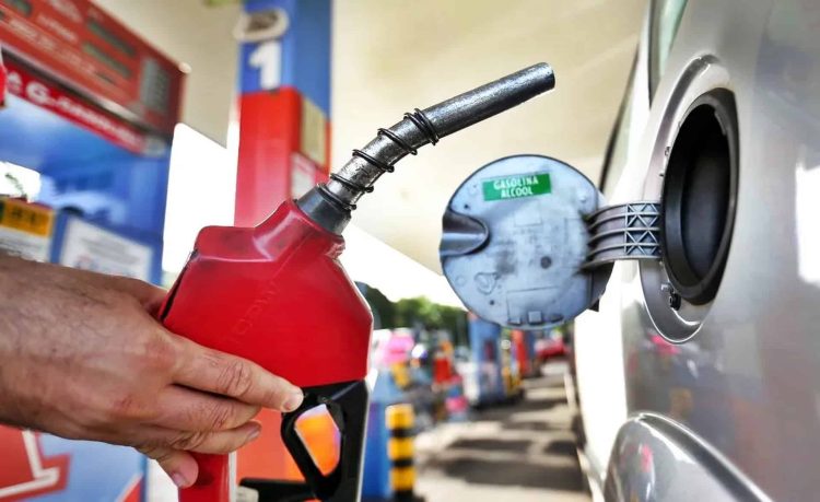 GASOLINA mais cara! Preço é novamente reajustado nas bombas
