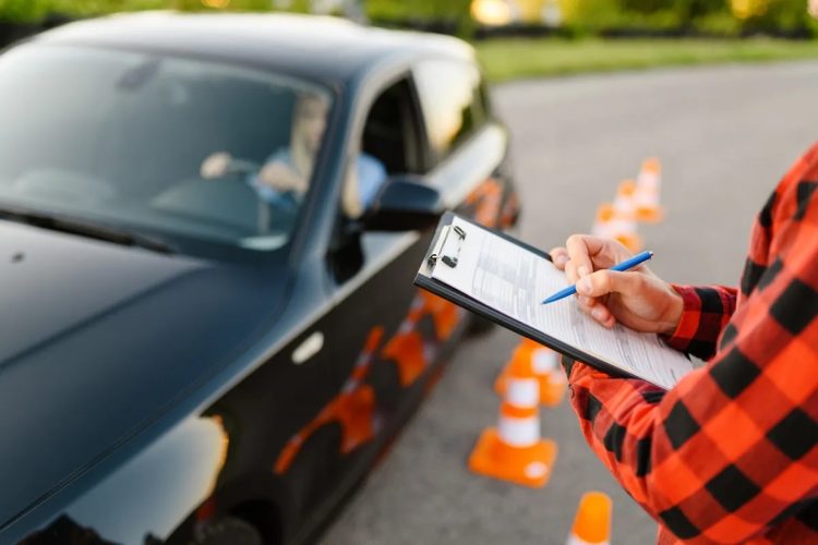 Mudanças no teste prático para CNH: Fim da baliza e carro automático liberado