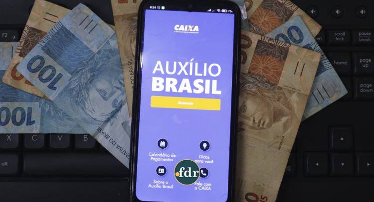 Consulta a direito de indenização do Auxílio Brasil foi liberada e brasileiros enchem o bolso