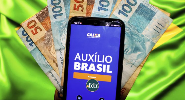 Auxílio Brasil de apenas R$ 240? Entenda em quais casos a mensalidade será reajustada