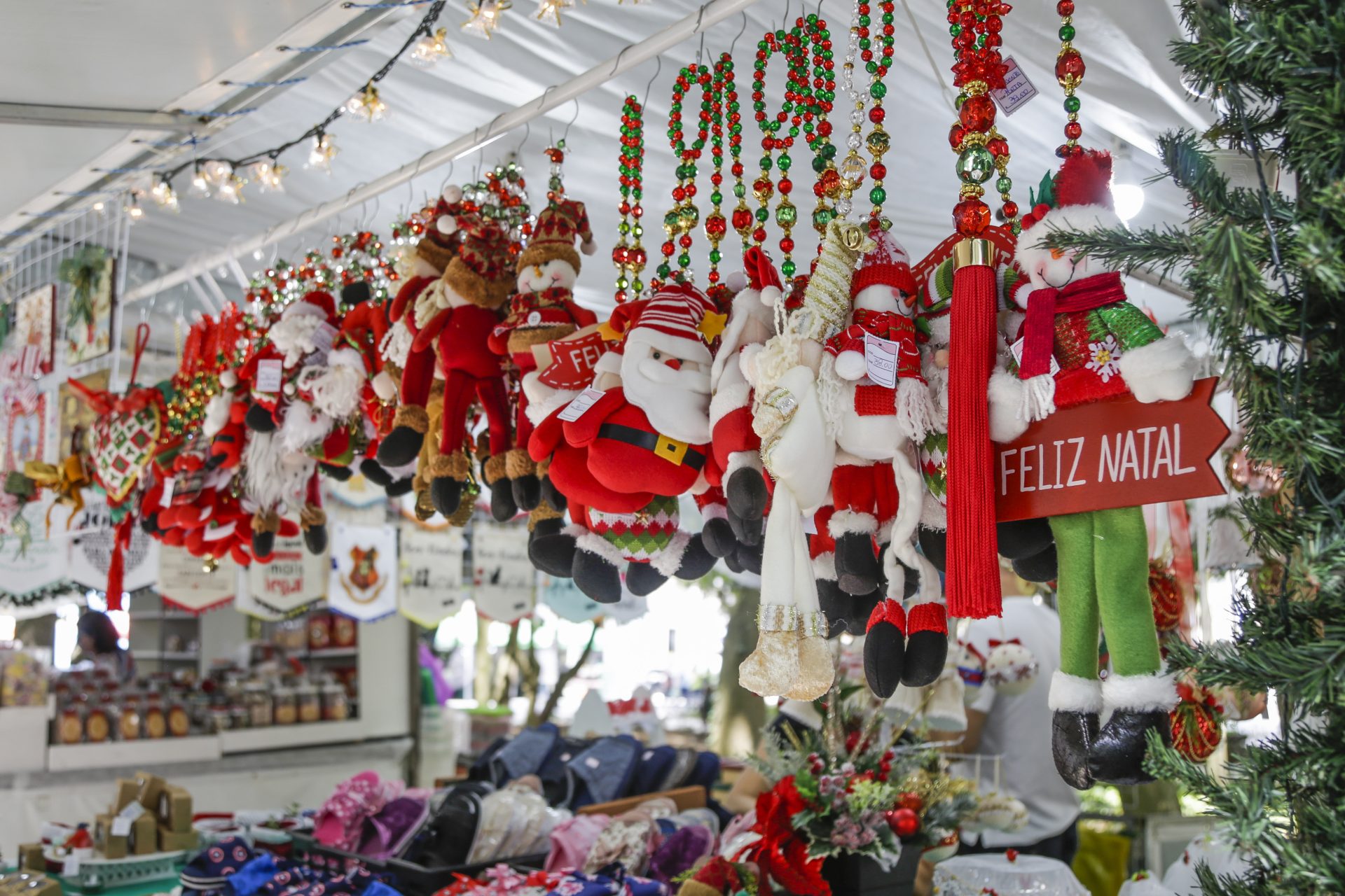 Bazares de Natal são ótima forma de fazer renda extra no final do ano.  Saiba como participar
