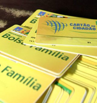 O cartão do Auxílio Brasil funciona para saque do Bolsa Família? Veja como retirar a quantia