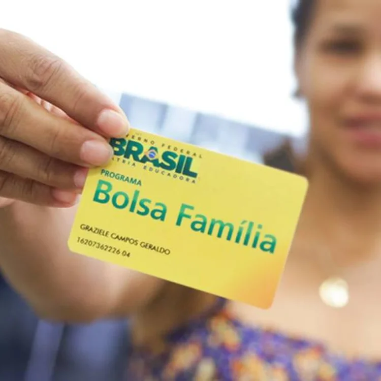 Segurados do Bolsa Família 2023 deve ganhar um novo cartão de débito