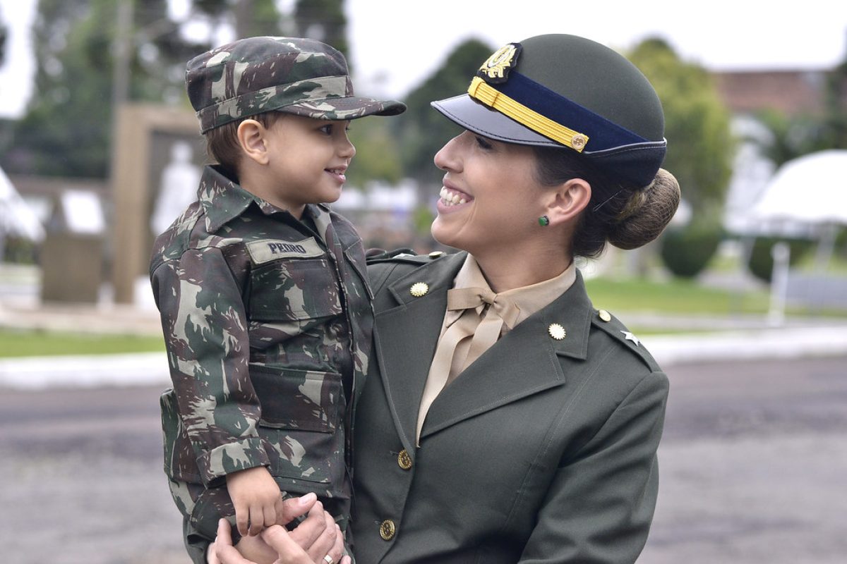 Como as mulheres podem ingressar na carreira militar