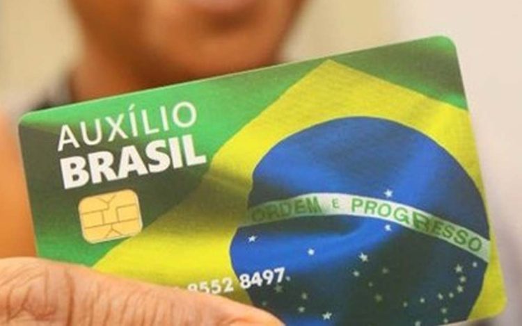 O Auxílio Brasil pode voltar? Saiba agora como fica a agenda social do governo Lula